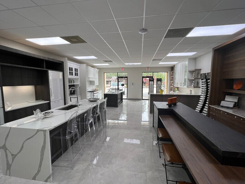 More Photos Of 3601-3609 Henderson Blvd, Tampa Storefront For Lease