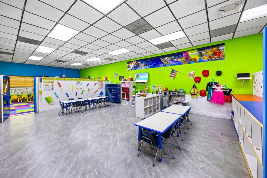 More Photos Of 9610-9632 Fontainebleau Blvd, Miami Storefront Retail Office For Sale