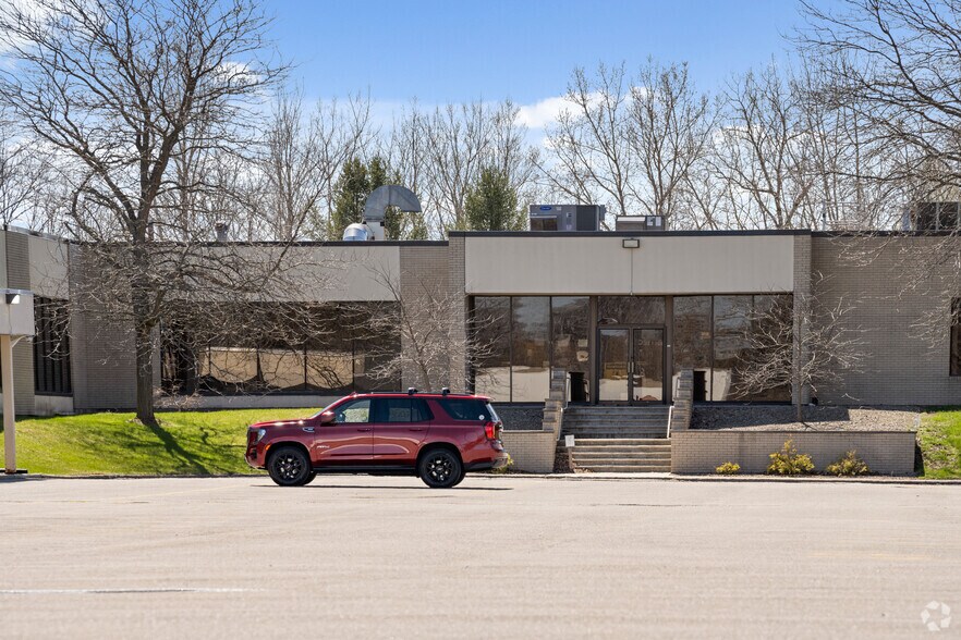 More Photos Of 7629 New York 5, Bloomfield Manufacturing For Lease