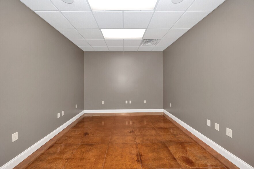 More Photos Of 310 Dan Tibbs Rd NW, Huntsville Warehouse For Lease