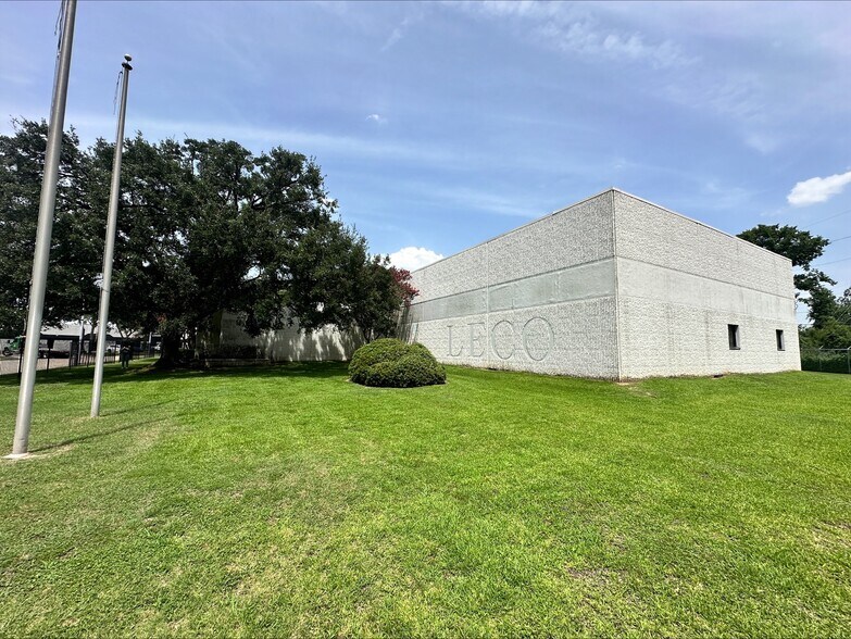 More Photos Of 740 Bradfield Rd, Houston Light Distribution For Sale