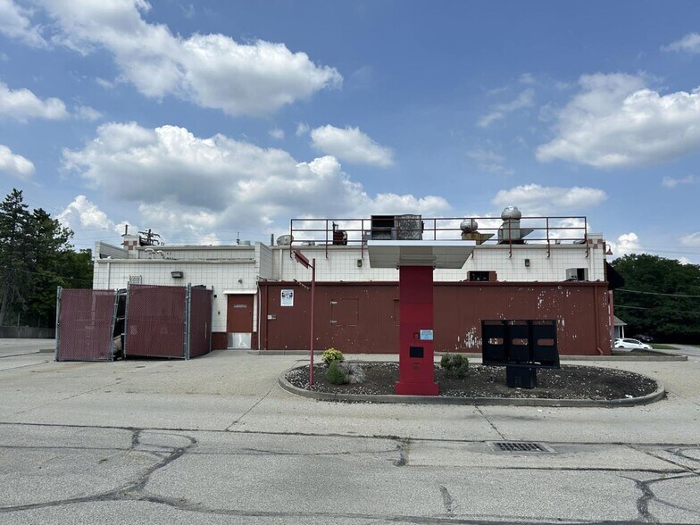 More Photos Of 1575 W Galbraith Rd, Cincinnati Restaurant For Sale