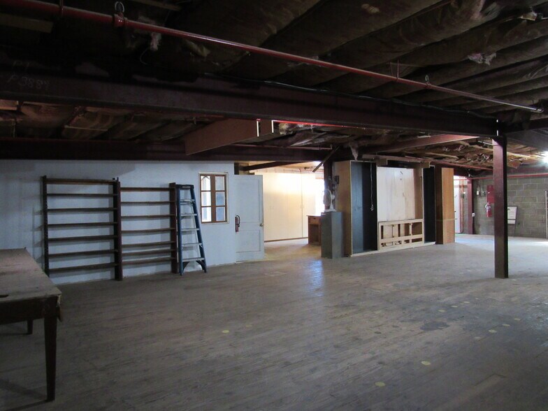 More Photos Of 4 7th St, Frenchtown Distribution For Lease