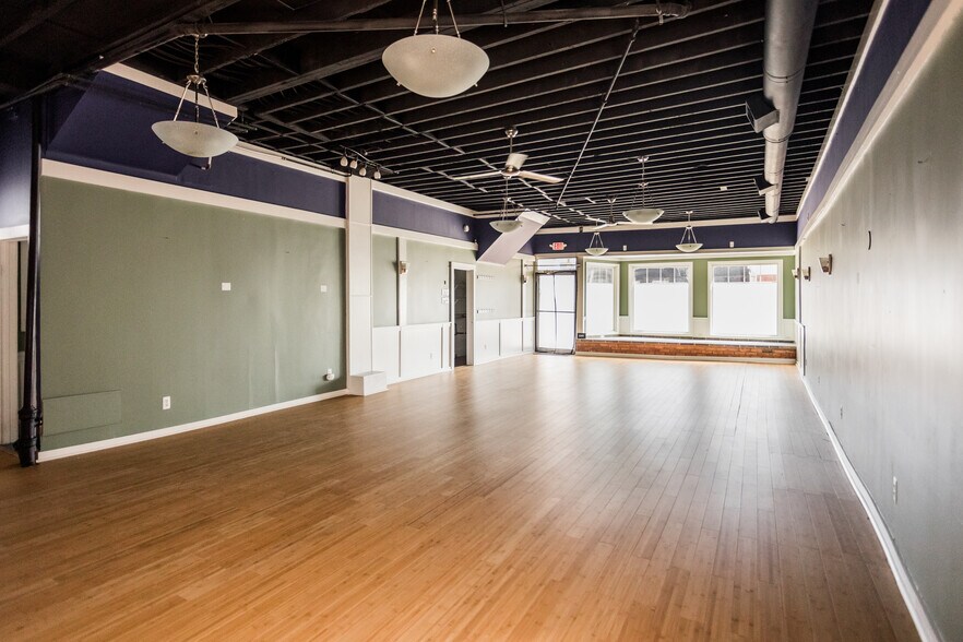 More Photos Of 2321 Caniff St, Hamtramck Storefront For Lease