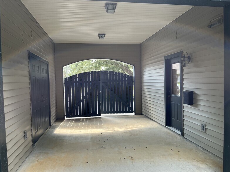 More Photos Of 2075 3rd St, Mandeville Office Residential For Sale