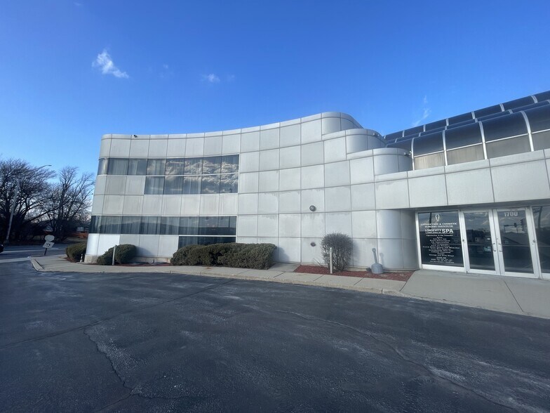 More Photos Of 1700 W Central Rd, Arlington Heights Medical For Lease