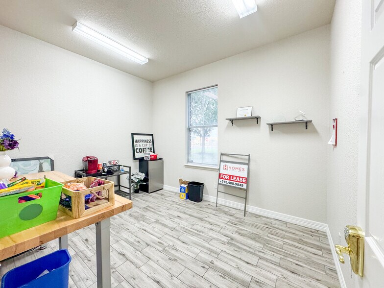 More Photos Of 15901 Central Commerce Dr, Pflugerville Office For Lease