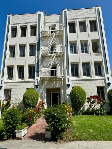 More Photos Of 218 S Tower Dr, Beverly Hills Apartments For Sale