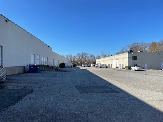 More Photos Of 65 Avco Rd, Haverhill Warehouse For Lease