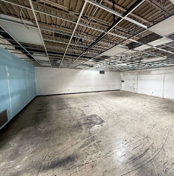 More Photos Of 2615 Elmhurst Ln, Portsmouth Warehouse For Lease