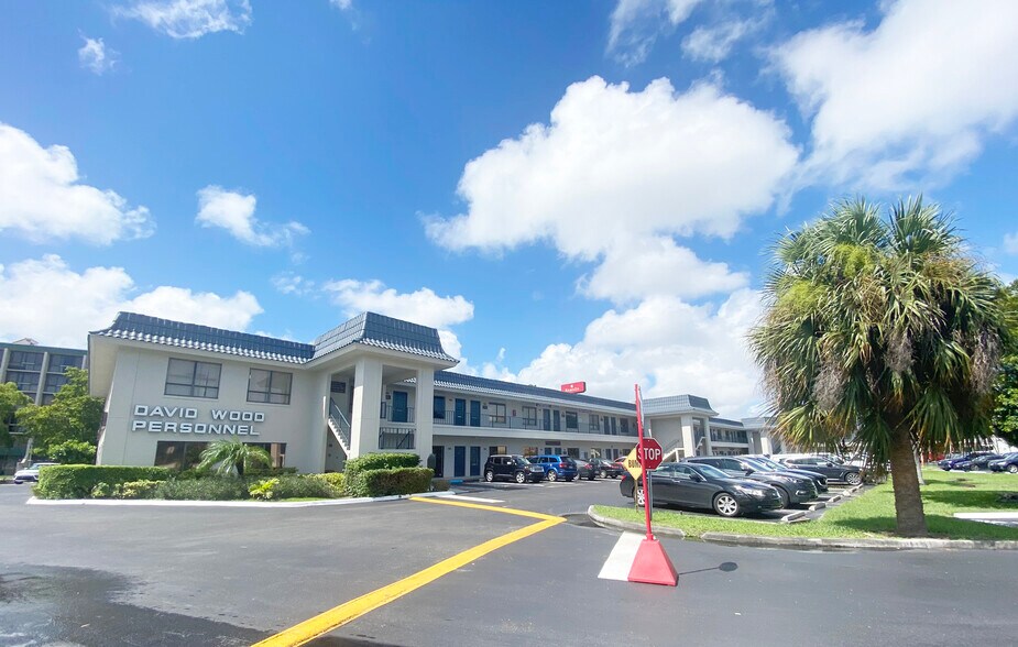 More Photos Of 1897 Palm Beach Lakes Blvd, West Palm Beach Medical For Lease