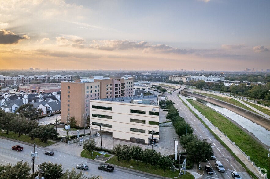 More Photos Of 7700 Main St, Houston Medical For Lease