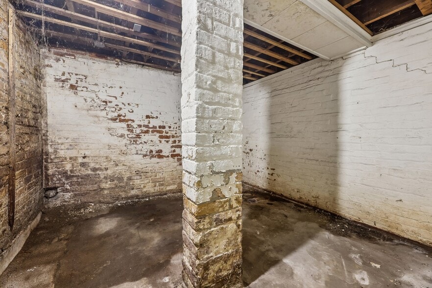 More Photos Of 2710-2712 17th St, Racine Storefront Retail Residential For Sale