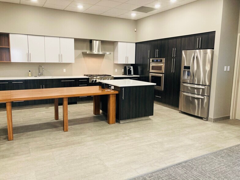 More Photos Of 18905 111 Av NW, Edmonton Flex For Sale