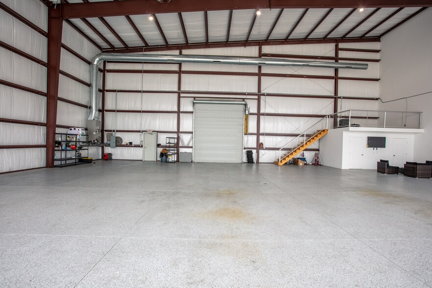 More Photos Of 1001 Airport Rd, Destin Airplane Hangar For Sale