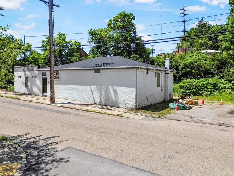 Primary Photo Of 101 Railroad Ave, Carnegie Warehouse For Sale