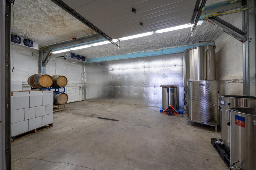 More Photos Of 12000 NW Old Wagon Rd, Carlton Winery Vineyard For Sale