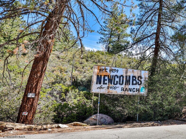 More Photos Of CA-2, La Cañada Flintridge General Retail For Sale