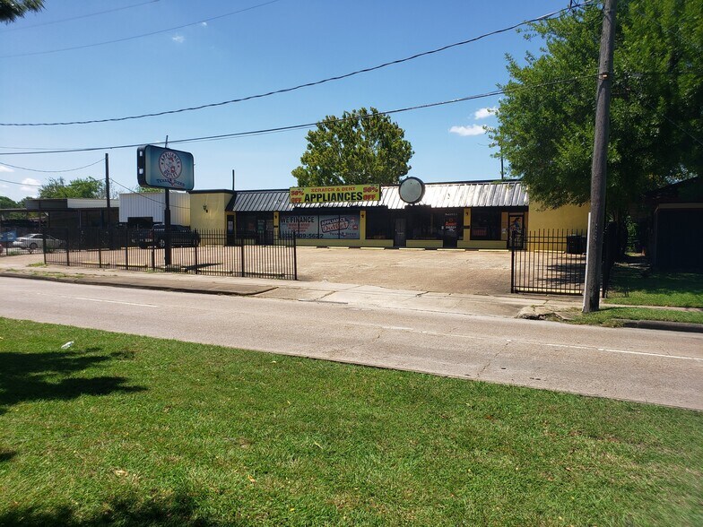 More Photos Of 7524 Hillcroft St, Houston Freestanding For Sale