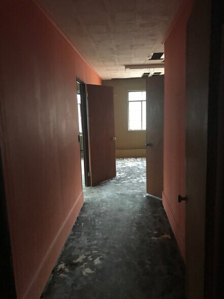 More Photos Of 337 Oak Ave, Spruce Pine Office For Lease