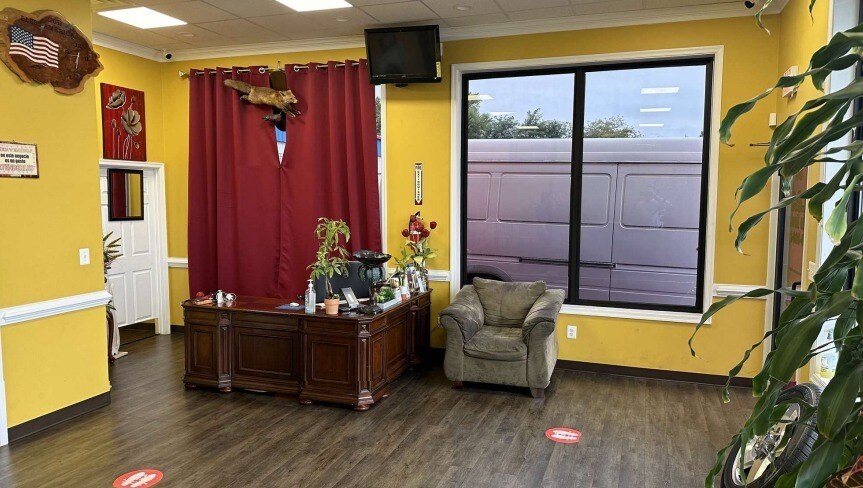 More Photos Of 96 Industrial Dr, Fredericksburg Flex For Sale