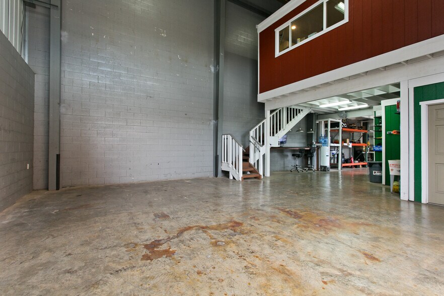 More Photos Of 1325 Middle St, Honolulu Warehouse For Lease
