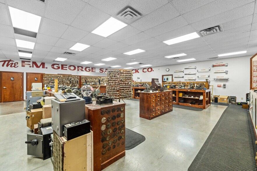 More Photos Of 622 N Central St, Knoxville General Retail For Sale