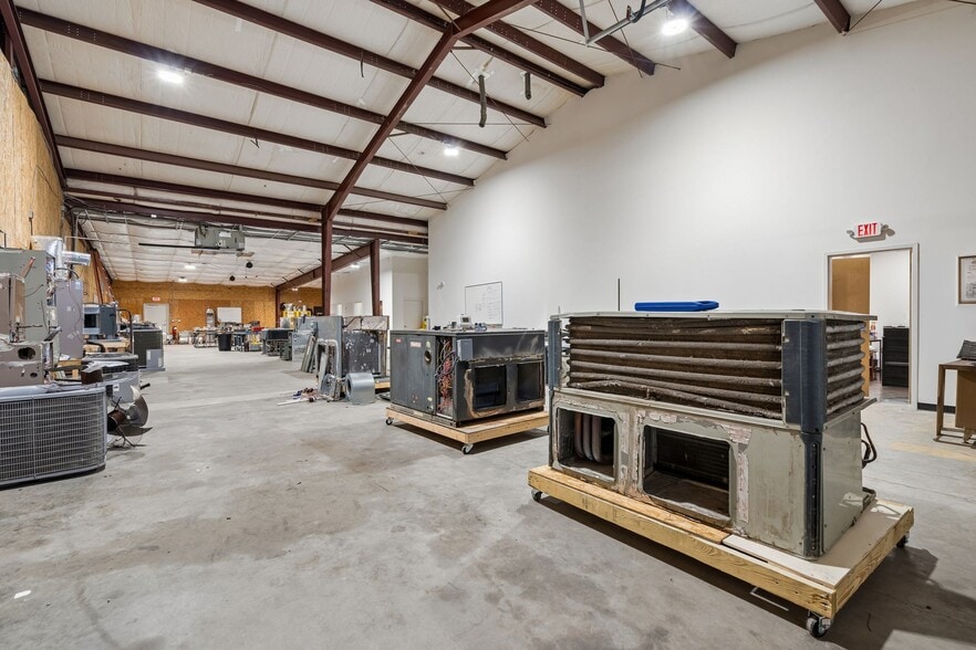 More Photos Of 103 Ardis St, Summerville Warehouse For Sale