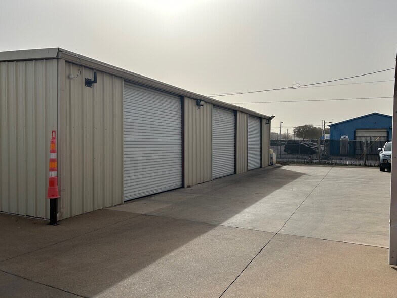 More Photos Of 2001 E Lancaster Ave, Fort Worth Auto Dealership For Sale