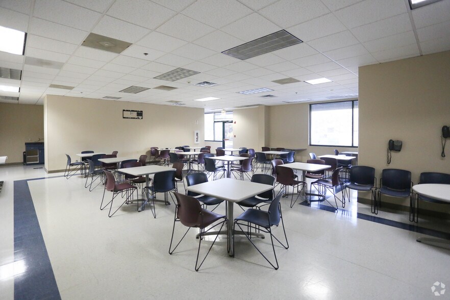 More Photos Of 2070 Little Hills Expy, Saint Charles Office For Sale