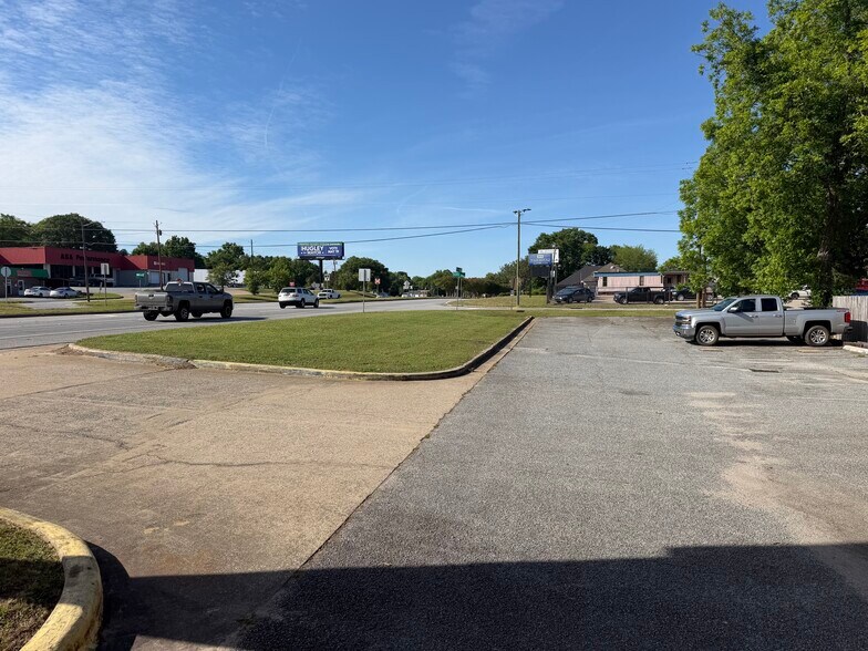 More Photos Of 4922 Veterans Pky, Columbus Industrial For Sale
