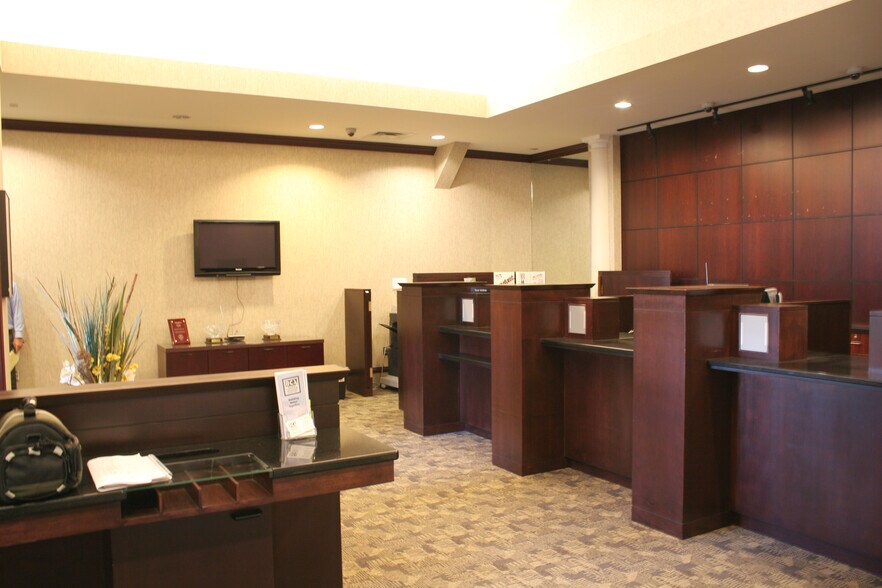 More Photos Of 1111 Chestnut Hills Pky, Fort Wayne Medical For Lease