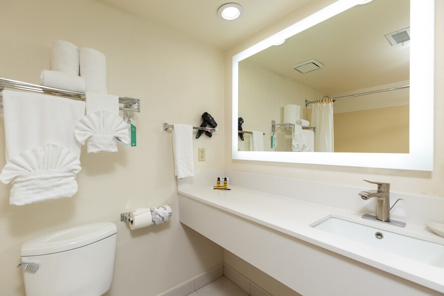 More Photos Of 74695 Highway 111, Palm Desert Hotel For Sale