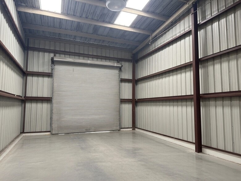 More Photos Of 12625 40th St N, Clearwater Warehouse For Lease