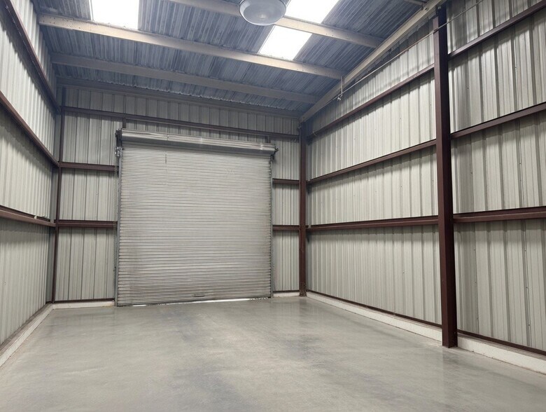 More Photos Of 12625 40th St N, Clearwater Warehouse For Lease