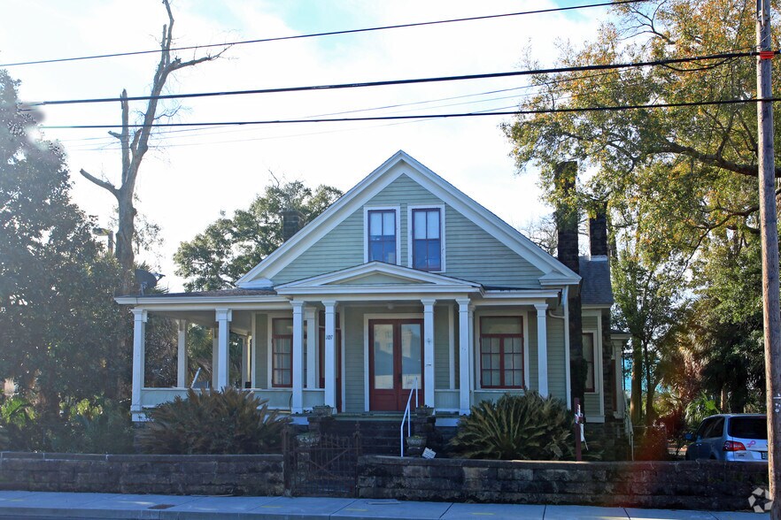 More Photos Of 107 W Gregory St, Pensacola Office Residential For Lease