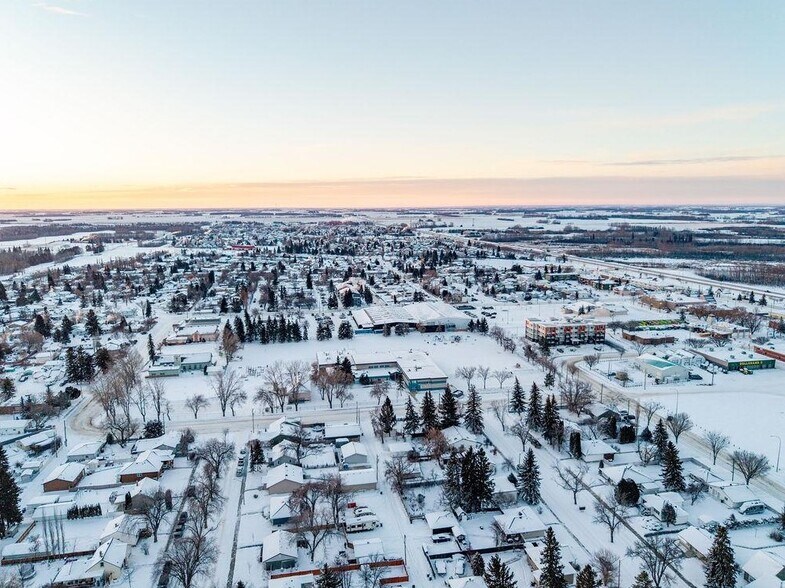 More Photos Of 34 Athabasca Av, Devon Storefront For Sale