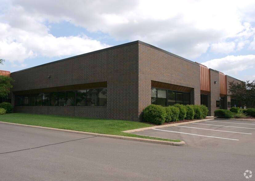 More Photos Of 1325 American Blvd E, Bloomington Showroom For Sale