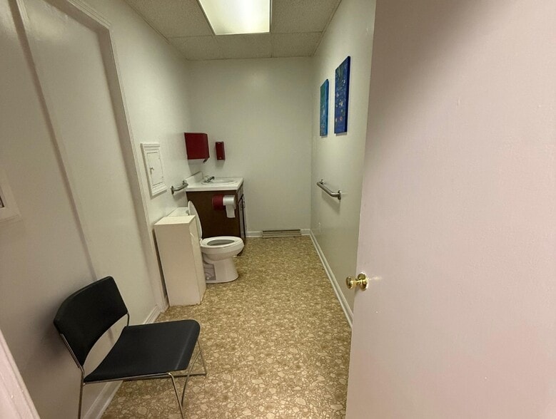 More Photos Of 409 Carthage St, Sanford Medical For Sale