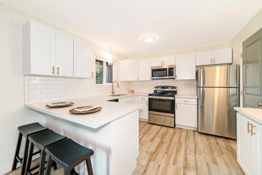 More Photos Of 30323-30331 15th Ct S, Federal Way Apartments For Sale