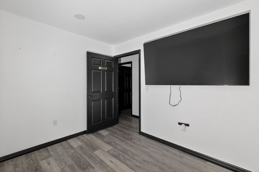 More Photos Of 1130 E North Blvd, Leesburg Freestanding For Lease