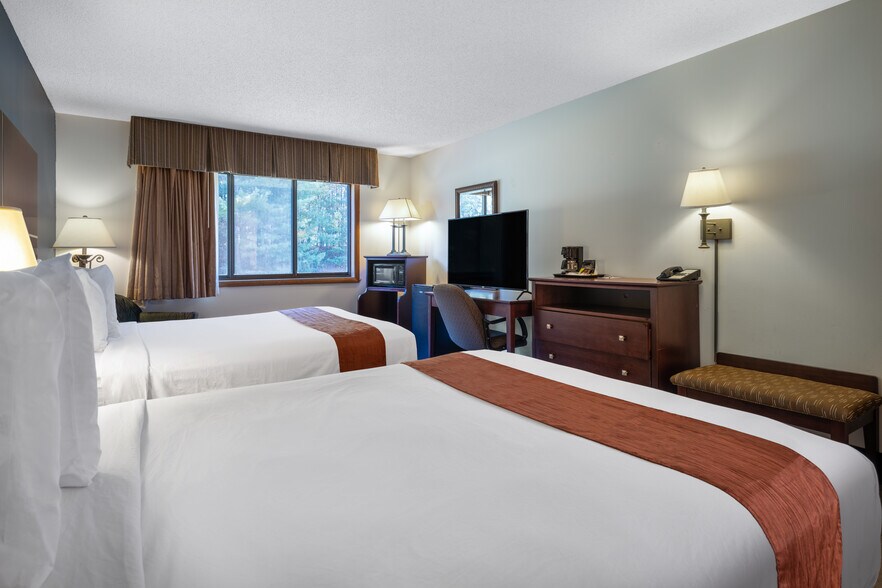 More Photos Of 200 S Pine Ridge Ave, Merrill Hotel For Sale