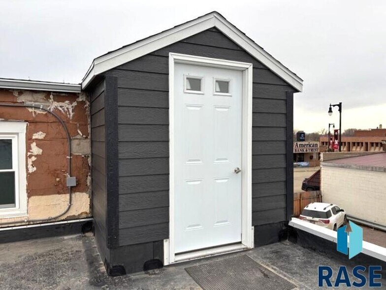 More Photos Of 118 N Broadway Ave, Miller General Retail For Sale