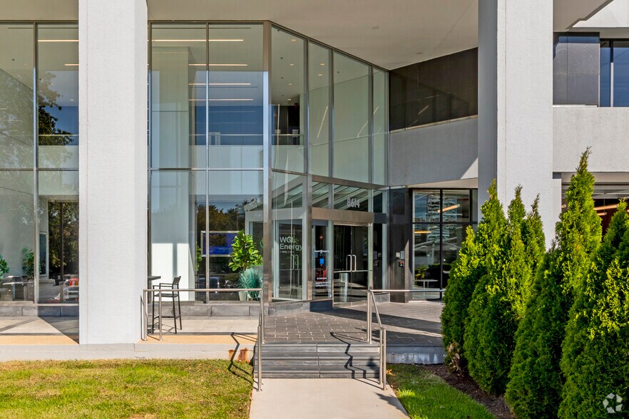 More Photos Of 8614 Westwood Center Dr, Vienna Office For Lease