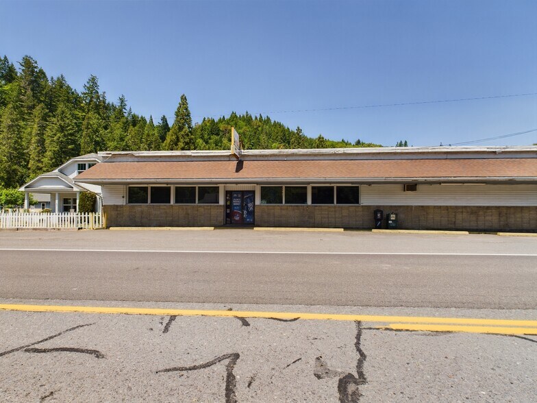 More Photos Of 47393 Highway 58, Oakridge Convenience Store For Sale