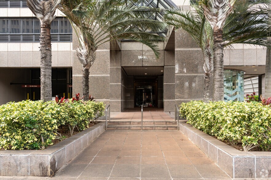 More Photos Of 1601 Kapiolani Blvd, Honolulu Office For Lease