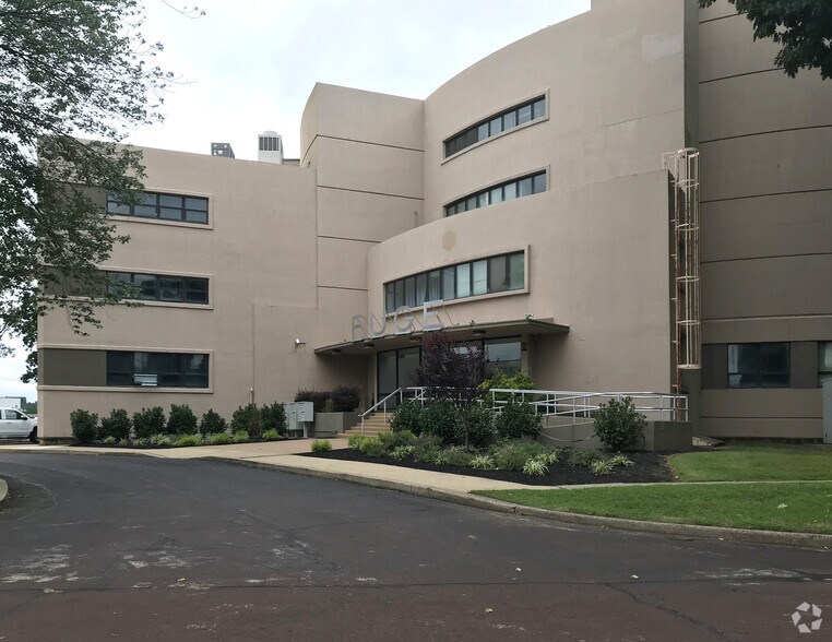 More Photos Of 780 Falcon Cir, Warminster Loft Creative Space For Lease