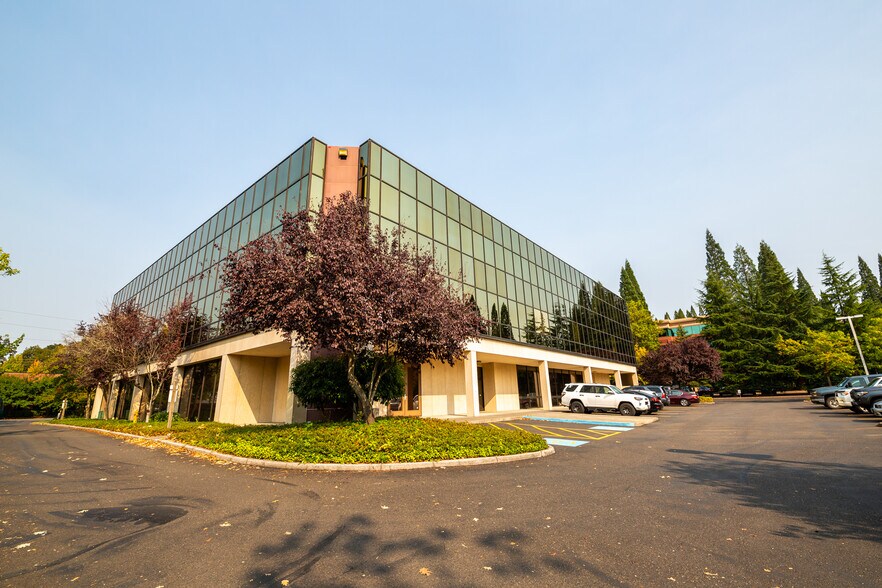 More Photos Of 6950 SW Hampton St, Tigard Office For Lease