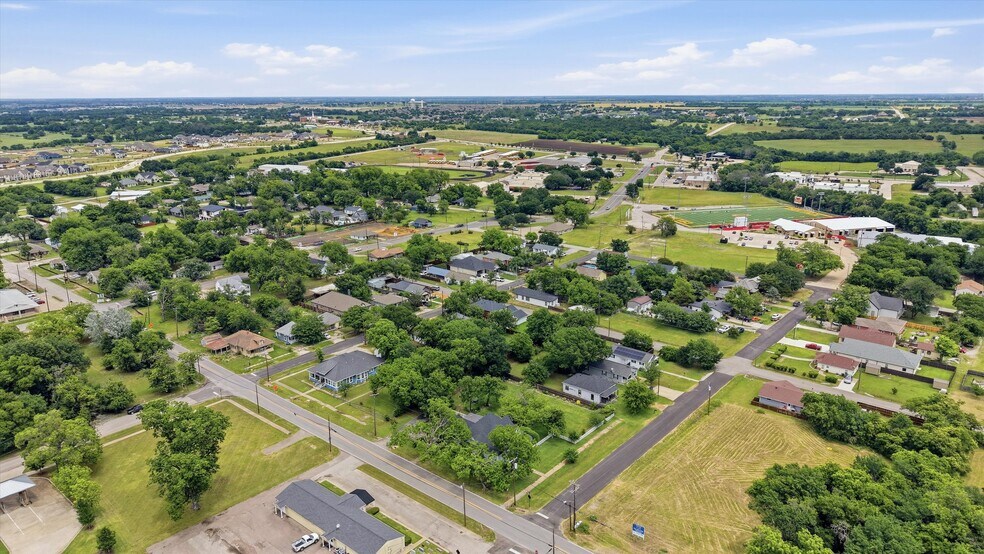 More Photos Of 202 E Main St, Celina Flex For Sale