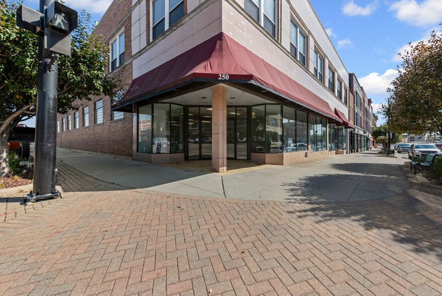 More Photos Of 240 Huron Ave, Port Huron Storefront For Lease